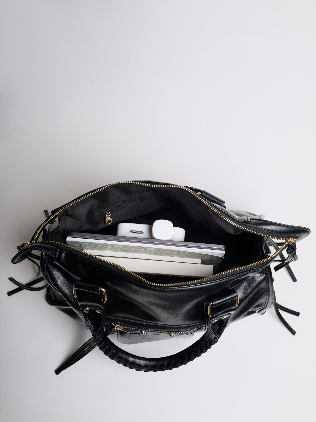 Quinn | Women's Retro Top Handle Zip Pocket Bowler Bag