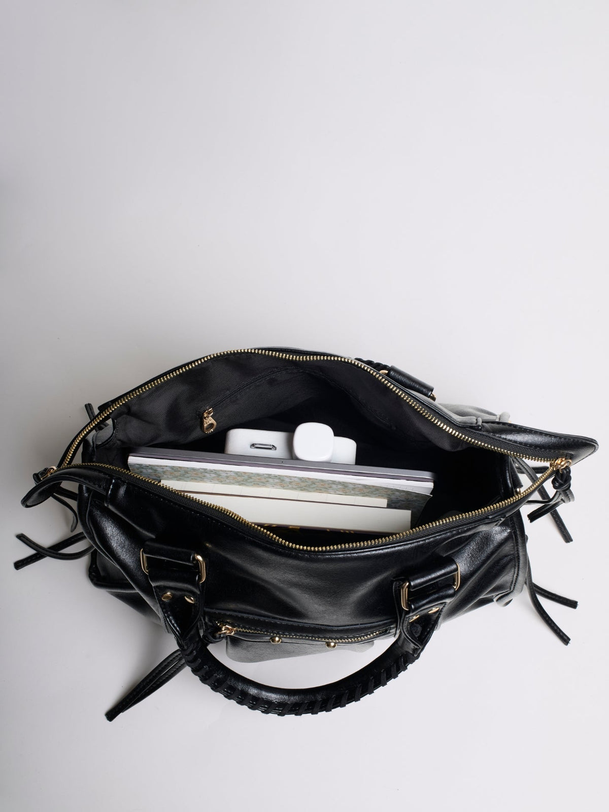 Quinn | Women's Retro Top Handle Zip Pocket Bowler Bag